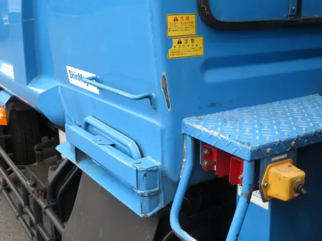 荷箱運転席側のカドにスリキズがあります。|日野 レンジャー TKG-GC7JGAAの写真48