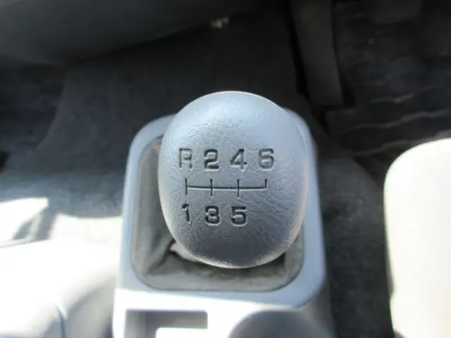 MT６速です。|三菱 ファイター TKG-FK61F(2WD)の写真14