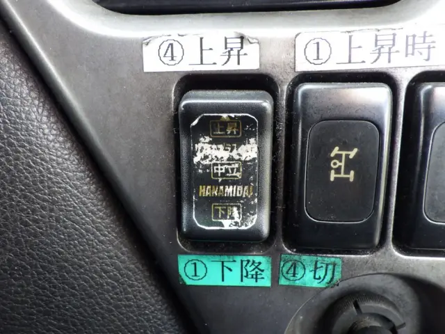 カプラの操作スイッチです。|UD クオン PKG-GK4XLE改(2WD)の写真20