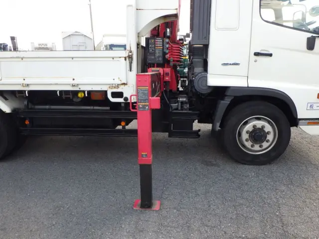 アウトリガーは差し違い式です。|日野 レンジャー LKG-FE7JGAA(2WD)の写真11
