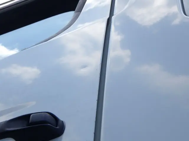 助手席側ドアにヘコミがあります。|日野 レンジャー LKG-FE7JGAA(2WD)の写真25