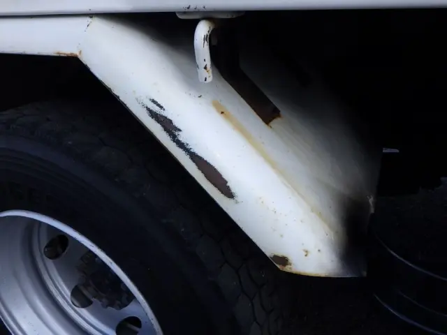 左右のリヤフェンダーにキズ・サビがあります。|日野 レンジャー LKG-FE7JGAA(2WD)の写真36