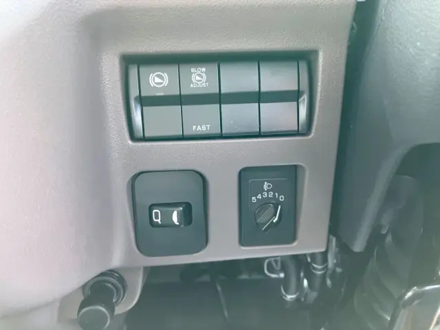 スイッチ類です。|三菱 キャンター 2RG-FBA20(2WD)の写真13