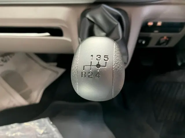 5速マニュアルです。|三菱 キャンター 2RG-FBA20(2WD)の写真19