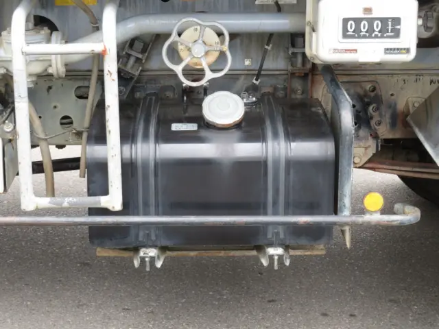燃料タンクは100Lです。|日野 レンジャー SKG-FD9JEAA(2WD)の写真26