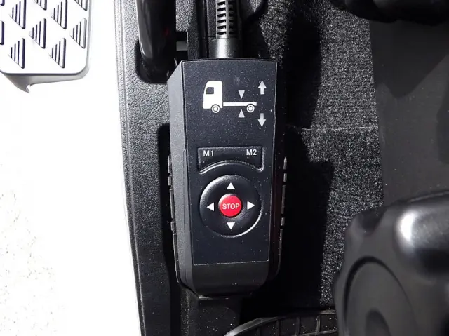 エアサスのコントローラーです。|三菱 スーパーグレート 2RG-FP84VDR(2WD)の写真24