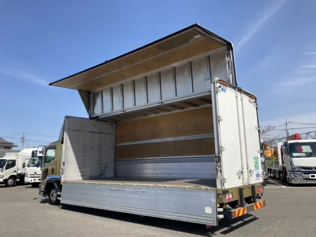 いすゞ フォワード 2RG-FRR90S2(2WD)の写真3