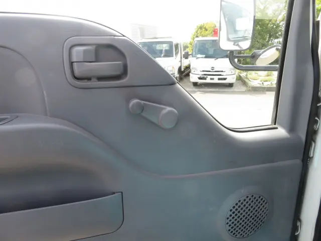 いすゞ エルフ 2PG-NKR88YN(2WD)の写真8