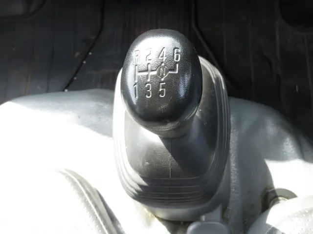 いすゞ エルフ 2PG-NKR88YN(2WD)の写真26