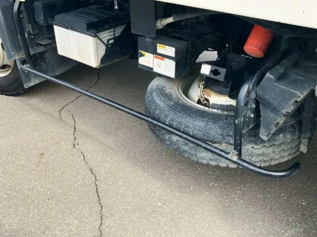 サイドバンパーに少し曲がりがあります。|日野 デュトロ 2KG-XZU700X(2WD)の写真37