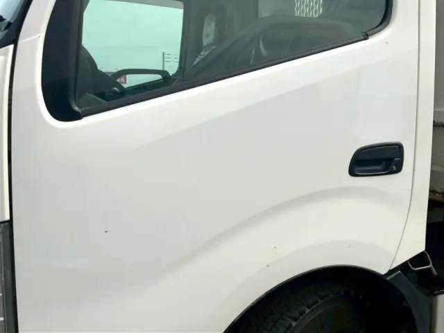 助手席ドアにキズがあります。|日野 デュトロ 2KG-XZU700X(2WD)の写真40