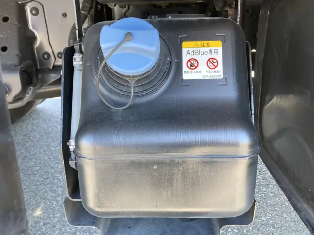 アドブルータンクです。|いすゞ エルフ 2RG-NPR88AN(2WD)の写真29