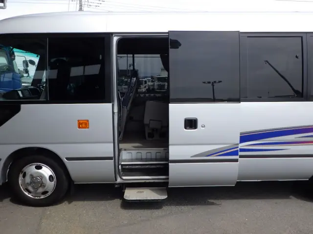 スゥイングドアです。|日野 デュトロ SKG-XZB50M(2WD)の写真15