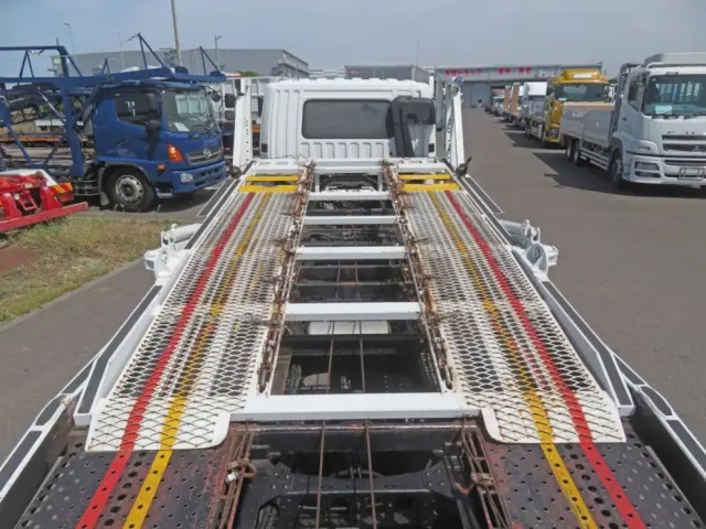 2階床面の状態です。（床面にサビ・キズがあります）|三菱 ファイター TKG-FK64F改(2WD)の写真13