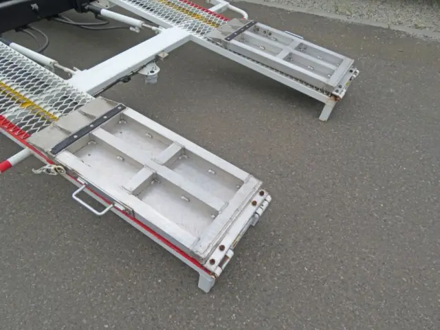 先端部を格納した状態です。|三菱 ファイター TKG-FK64F改(2WD)の写真18