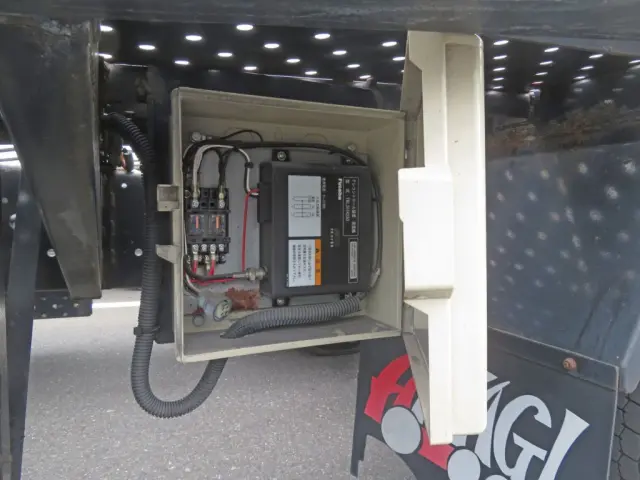ボックス内部の状態です。|三菱 ファイター TKG-FK64F改(2WD)の写真26