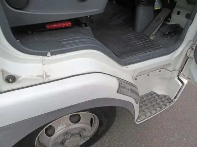 運転席側乗り口にキズ・スレがあります。|三菱 ファイター TKG-FK64F改(2WD)の写真44