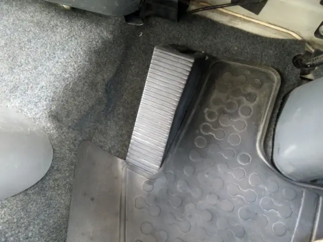 左足のペダル置きの状態です。|三菱 ファイター TKG-FK64F改(2WD)の写真47