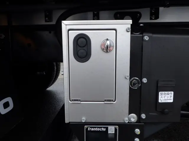 ゲートの操作スイッチです。|日野 レンジャー 2PG-FD2ABG(2WD)の写真14