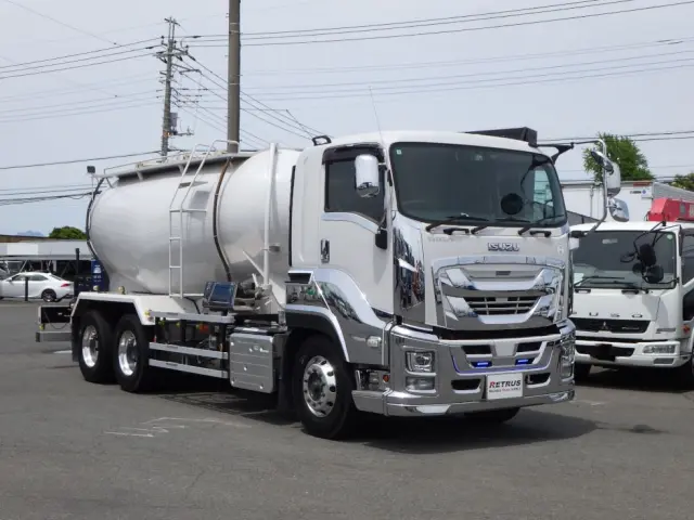 いすゞ ギガ 2PG-CYL77CM(6x2)の写真2