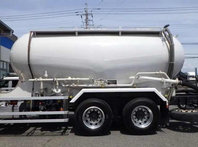 いすゞ ギガ 2PG-CYL77CM(6x2)の写真13