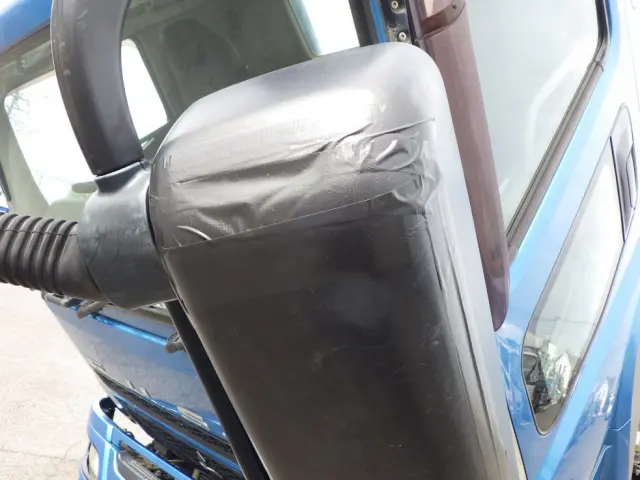 助手席側ミラーにテープ補修があります。（運転席側にスレがあります）|三菱 スーパーグレート QKG-FV50VX(6x4)の写真25