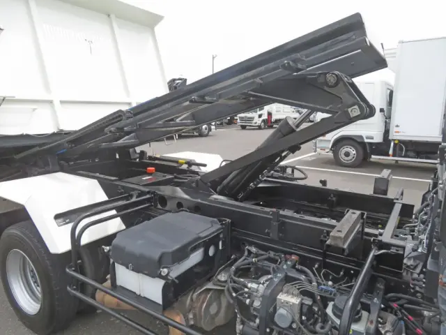 シャーシ周辺に軽いサビがあります。|日野 レンジャー 2KG-FC2ABA(2WD)の写真18