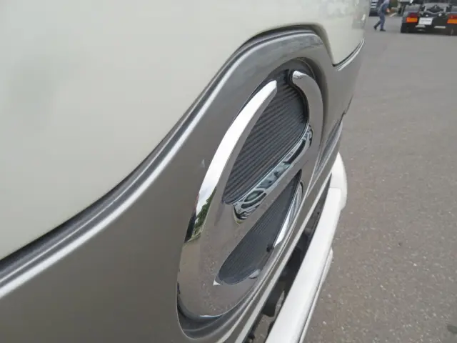 フロントパネルのメッキに小さいキズがあります。|日野 レンジャー 2KG-FC2ABA(2WD)の写真32