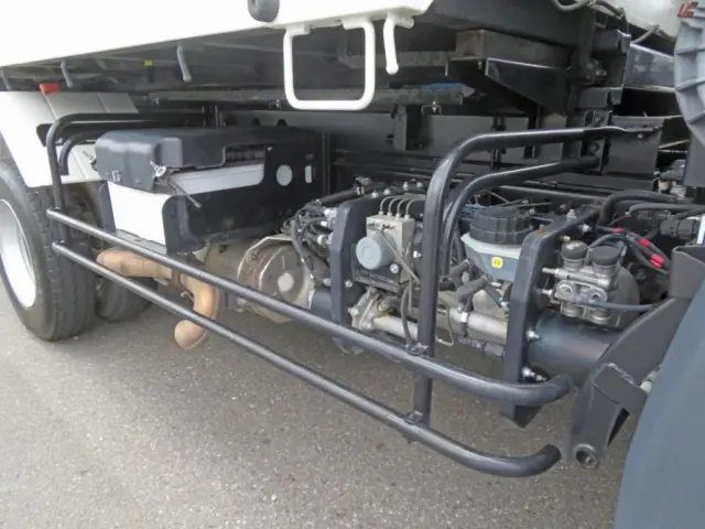 サイドバンパーに細かいキズがあります。|日野 レンジャー 2KG-FC2ABA(2WD)の写真43