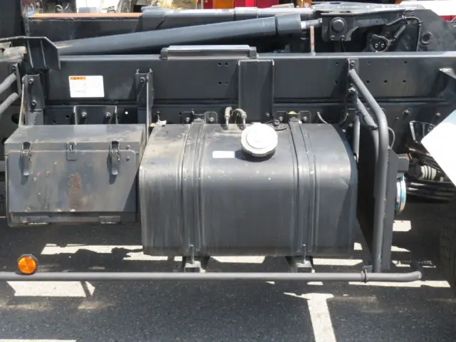 燃料タンクは100Lです。|日野 レンジャー TKG-FD9JGAA(2WD)の写真19