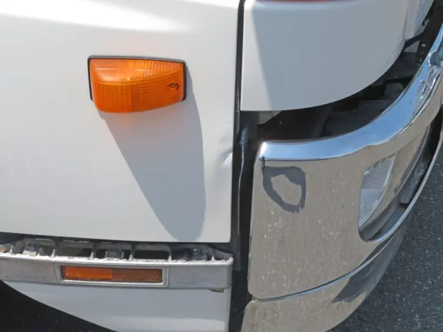 運転席ドア前側にヘコミがあります。|日野 レンジャー TKG-FD9JGAA(2WD)の写真30