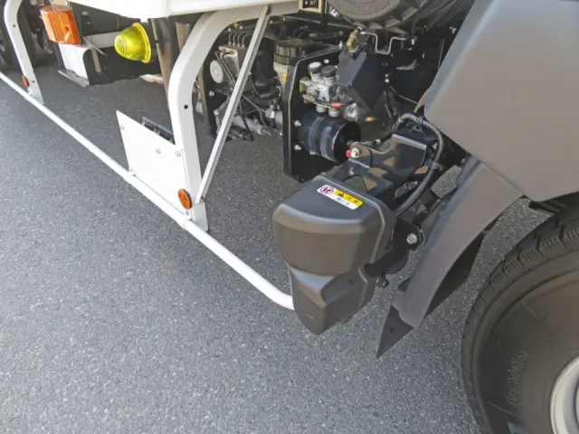 センサーはサイドバンパーより外側に出ています。|日野 レンジャー 2KG-FD2ABG(2WD)の写真19