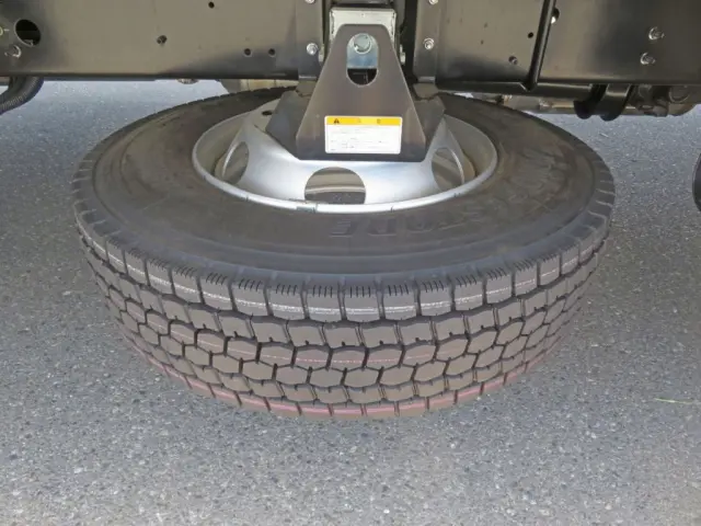 スペアタイヤ付きです。|日野 レンジャー 2KG-FD2ABG(2WD)の写真22