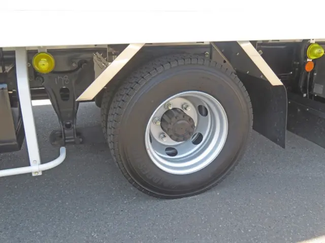 リアフェンダーはステンレス製です。|日野 レンジャー 2KG-FD2ABG(2WD)の写真23