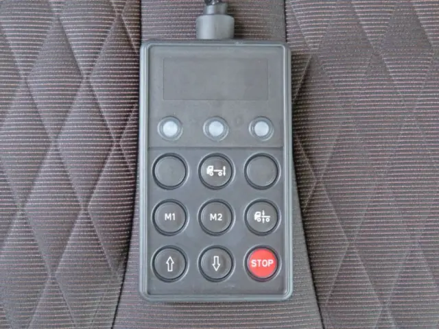 エアサスのコントローラーです。|日野 レンジャー 2KG-FD2ABG(2WD)の写真30