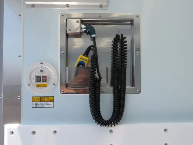 庫内にゲートの操作リモコンが付属しています。|日野 レンジャー 2KG-FD2ABG(2WD)の写真13