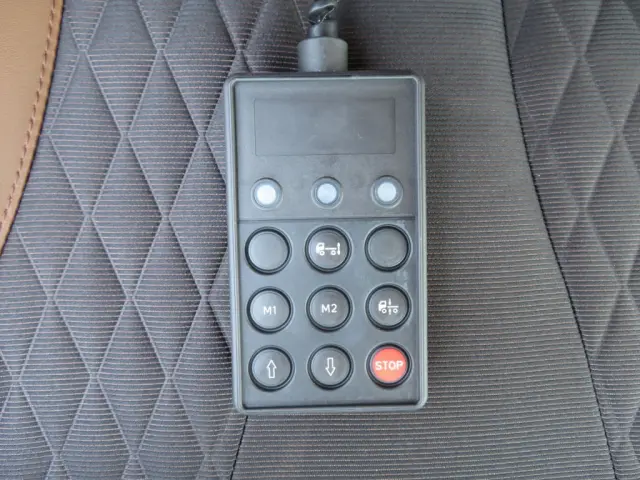 エアサスのコントローラーです。|日野 レンジャー 2KG-FD2ABG(2WD)の写真18
