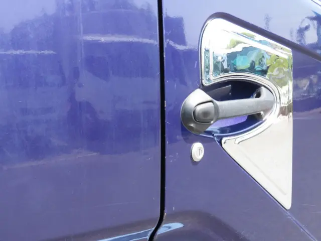 運転席ドア後端に細かいキズがあります。|三菱 ファイター QKG-FK62FZの写真40