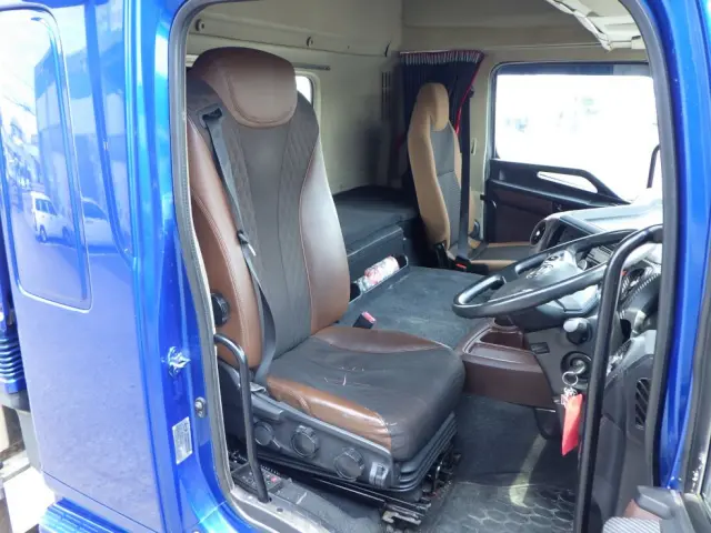 乗車定員は2名です。|日野 プロフィア 2DG-SH1EDGG(2WD)の写真6