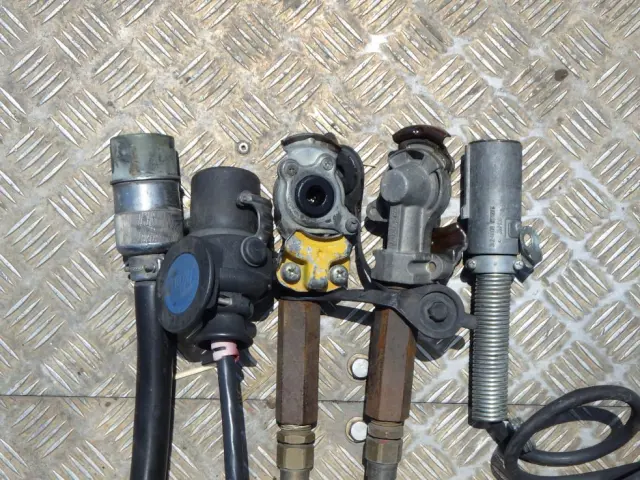接続コネクターの状態です。|日野 プロフィア 2DG-SH1EDGG(2WD)の写真10