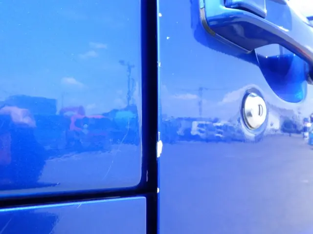 運転席側ドアにキズがあります。|日野 プロフィア 2DG-SH1EDGG(2WD)の写真22