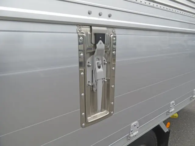 ウイングロック周りはステンレス製です。|日野 レンジャー 2KG-FD2ABG(2WD)の写真12
