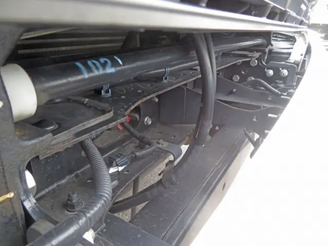 フロントパネル内部に軽いサビがあります。|日野 レンジャー 2KG-FD2ABG(2WD)の写真20