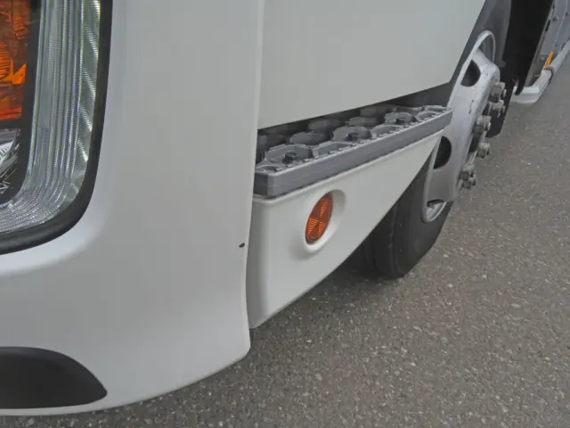 フロントバンパーに小さいキズがあります。|日野 レンジャー 2KG-FD2ABG(2WD)の写真21