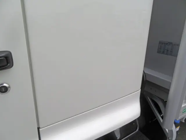 クォーターパネルに看板はがし跡があります。|日野 レンジャー 2KG-FD2ABG(2WD)の写真27