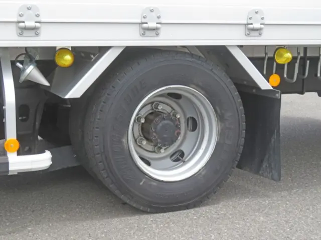 ホイールの軸にサビがあります。|日野 レンジャー 2KG-FD2ABG(2WD)の写真49