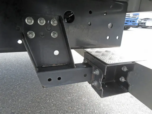 リアバンパーのステーに軽いサビがあります。|日野 レンジャー 2KG-FD2ABG(2WD)の写真50