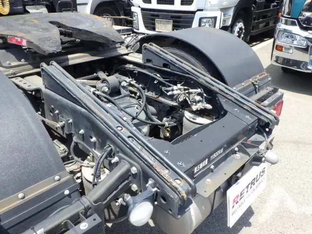燃料タンクは370Lです。|いすゞ ギガ 2KG-EXD52CD(2WD)の写真14