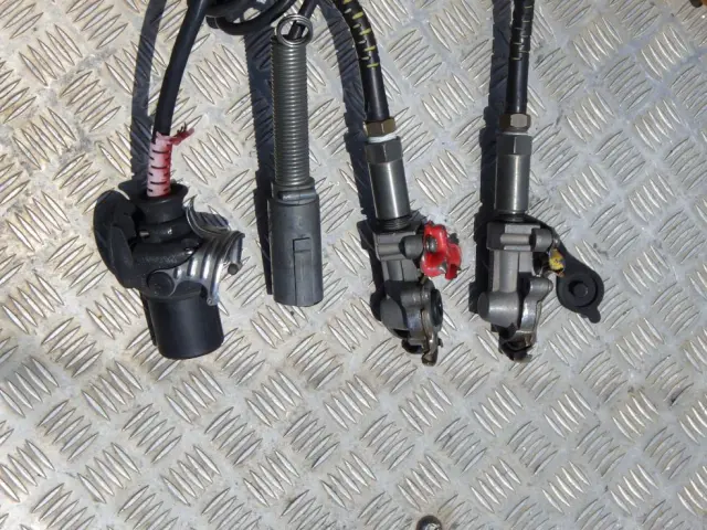 フロントパネルに飛び石キズがあります。|いすゞ ギガ 2KG-EXD52CD(2WD)の写真20