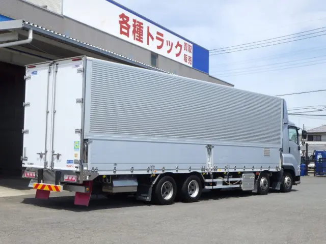 いすゞ ギガ 2PG-CYJ77C(8x4)の写真4